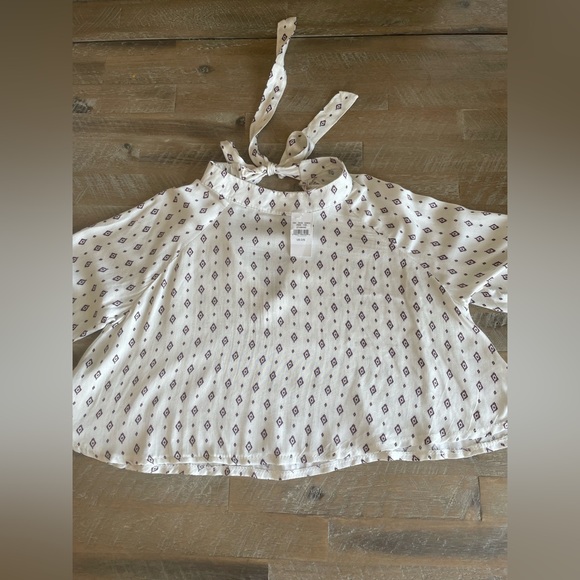 Flowy patterned, crop top! - Picture 3 of 4